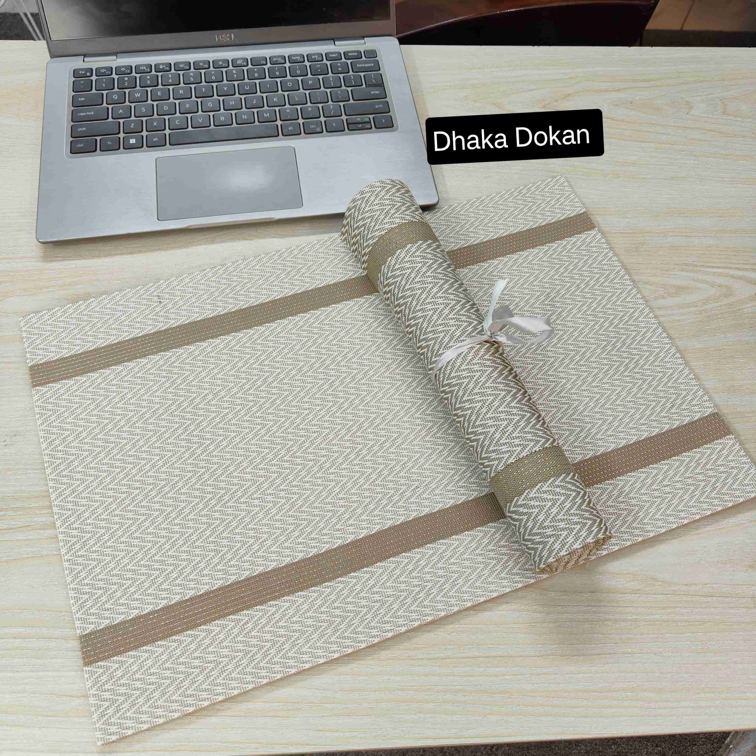 New 2 step White Table Runner With 6 Pieces Mats